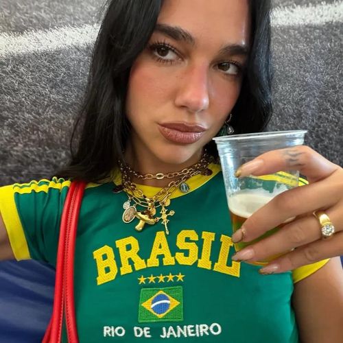  Dua Lipa tại một trận bóng ở Rio, tháng 11/2025. Ảnh: Dua Lipa/Instagram.