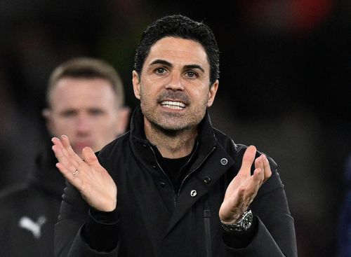  Trong trận thua gần đây nhất của Arsenal trước Southampton với tỷ số 1-2 tại tứ kết FA Cup ngày 4/4, HLV trưởng của Arsenal cũng đeo cỗ máy thời gian có giá hơn 300 triệu đồng này trên tay. Ảnh: Tony O’Brien/Reuters. 