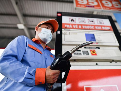Mức thuế bảo vệ môi trường đối với xăng (trừ ethanol), dầu diezel, dầu hỏa, dầu mazut và nhiên liệu bay là 0 đồng/lít. Ảnh: Việt Linh.