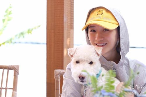 Nữ diễn viên thường xuyên cập nhật những hình ảnh trong cuộc sống đời thường lên trang cá nhân. Ngoài thời gian dành cho công việc, Lý Tiểu Nhiễm thích đi du lịch, chơi với cún cưng.
