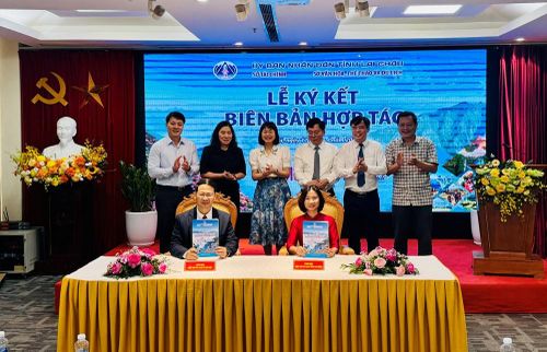 Trong khuôn khổ Hội nghị đã diễn ra Lễ ký kết Biên bản hợp tác giữa Hiệp hội Du lịch tỉnh Lai Châu và Hiệp hội Du lịch TP. Hà Nội