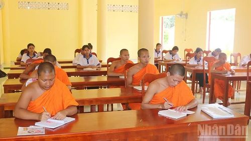 Lớp học hè tại chùa Khmer xã Nhị Trường, tỉnh Vĩnh Long.