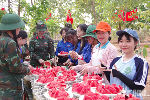 Chương trình “Tiếp sức thao trường, đồng hành cùng chiến sĩ” tại Tiểu đoàn 610 (Trung đoàn 896, Bộ CHQS tỉnh Khánh Hòa).