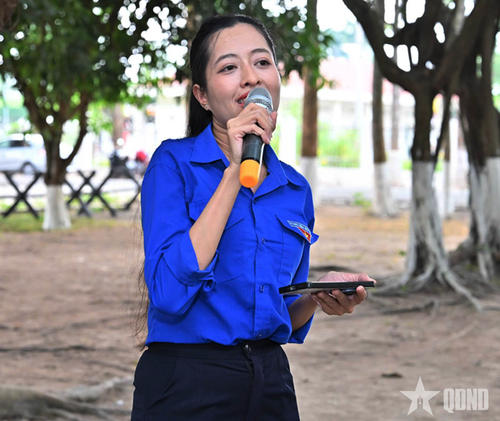 Tiết mục văn nghệ trong chương trình "Tiếp sức mùa huấn luyện".