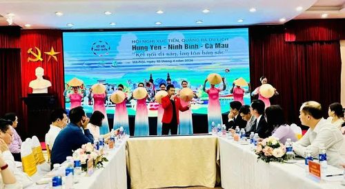 Quanh cảnh Hội nghị xúc tiến, quảng bá du lịch Hưng Yên – Ninh Bình – Cà Mau. (Ảnh: Hồng Hạnh)