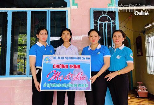 Hội Liên hiệp Phụ nữ phường Bắc Cam Ranh nhận đỡ đầu trẻ em mồ côi có hoàn cảnh khó khăn.