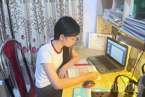 Em Bùi Ngọc Diệp - lớp 9D, Trường THCS Hùng Vương chủ động sắp xếp thời gian tự học để đạt kết quả cao trong kỳ thi sắp tới.