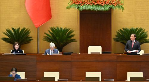 Phó Chủ tịch Quốc hội Nguyễn Khắc Định điều hành phiên họp. Ảnh: Quang Khánh