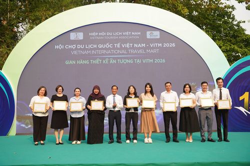 Tặng bằng khen cho các đơn vị có gian hàng thiết kế ấn tượng tại VITM 2026