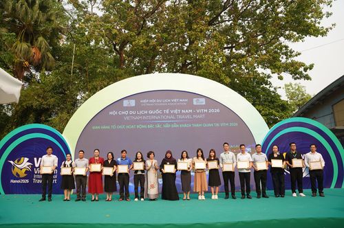 Tặng bằng khen cho các đơn vị có gian hàng tổ chức hoạt động đặc sắc, hấp dẫn khách tham quan tại VITM 2026