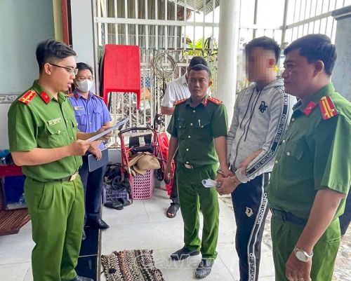  Lực lượng Cảnh sát hình sự phối hợp Viện Kiểm sát thi hành lệnh bắt bị can để tạm giam, khám xét nơi ở đối với đối tượng có hành vi “cố ý gây thương tích”.