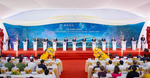 Thủ tướng Lê Minh Hưng và các đại biểu bấm nút khởi công dự án tuyến đường sắt tốc độ cao Hà Nội - Quảng Ninh. Ảnh: Vingroup.