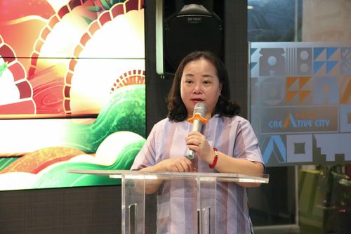 Giám đốc Trung tâm Điều phối các hoạt động sáng tạo Hà Nội Nguyễn Thị Ngọc Hòa chia sẻ: “Chúng tôi nhận thấy chủ đề của dự án “Phất Quạt Họa Văn” rất phù hợp với chức năng, nhiệm vụ của của Bảo tàng Hà Nội trong sưu tầm, nghiên cứu, trưng bày và giới thiệu các di sản văn hóa thuộc lĩnh vực thủ công mỹ nghệ. Trên cơ sở đó, Ban tổ chức đã chuẩn bị chu đáo, kỹ lưỡng, với mong muốn mang đến một sự kiện ý nghĩa, góp phần lan tỏa giá trị truyền thống đến cộng đồng”.