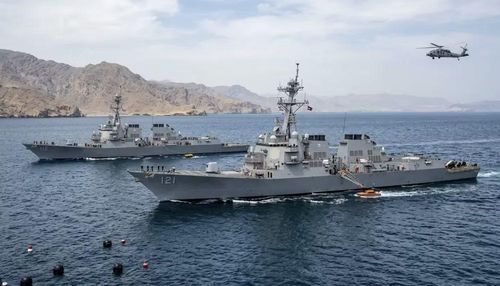 Trong khi Tehran vẫn tuyên bố chỉ cho phép một số tàu dân sự đi qua theo điều kiện riêng, Washington đang tìm cách áp đặt thực tế mới trên biển bằng năng lực bảo đảm tự do hàng hải.