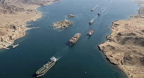 Về địa điểm tác chiến, eo biển Hormuz là nút thắt nối Vịnh Ba Tư với biển Arab, nơi trung chuyển khoảng 20% nguồn cung dầu toàn cầu.