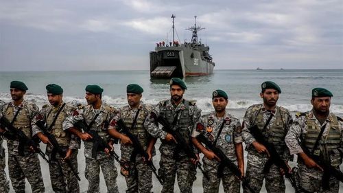  Binh sĩ Iran tham gia cuộc tập trận quân sự thường niên ngoài khơi Vịnh Oman và gần eo biển Hormuz vào năm 2022. Ảnh: Quân đội Iran.
