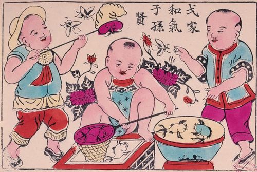  Màu sắc tươi sáng của tranh được chiết xuất từ hoa hòe hay lá chàm, phản ánh tư tưởng thẩm mỹ của người Việt. Các bông hoa minh họa cho từ hoa trong vinh hoa. 