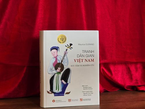  Sách Tranh dân gian Việt Nam sưu tầm và nghiên cứu của Maurice Durand giới thiệu 473 bức tranh quý, được tái bản vào đầu năm nay. Công trình này cung cấp cái nhìn toàn diện về tranh dân gian qua các chủ đề từ cuộc sống thường nhật đến tín ngưỡng, lịch sử. Trong bối cảnh nghề làm tranh đang mai một, việc xuất bản những tư liệu nghiên cứu này có ý nghĩa quan trọng trong việc truyền dạy cho thế hệ mai sau. 