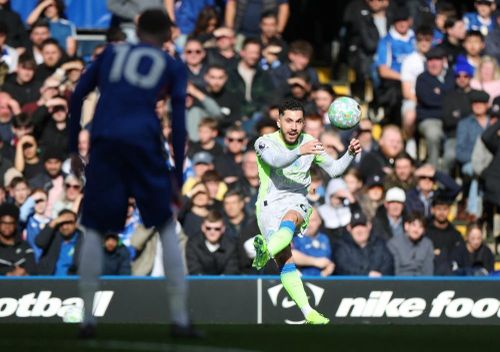  Rayan Cherki từng nằm trong tầm ngắm của Chelsea. 