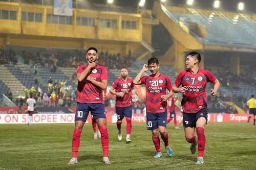 Lúc này, V-League 2025/2026 đang trôi về những vòng đấu cuối, nếu giữ được phong độ, đội bóng Thủ đô sẽ có cơ hội lớn lên ngôi vô địch.