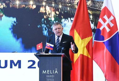 Thủ tướng Slovakia Robert Fico phát biểu tại Diễn đàn doanh nghiệp Slovakia - Việt Nam năm 2026. Ảnh: Như Ý.