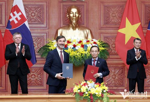 Hai Thủ tướng chứng kiến trao Bản ghi nhớ hợp tác giữa Bộ Ngoại giao Việt Nam và Bộ Ngoại giao và các vấn đề châu Âu của Slovakia