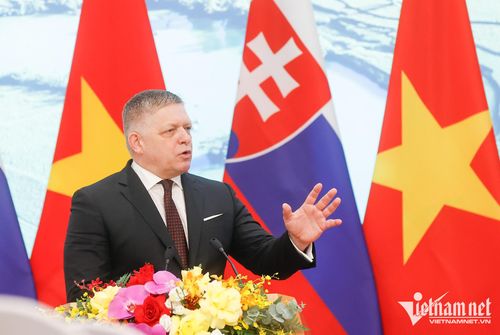 Thủ tướng Slovakia Robert Fico tại gặp gỡ báo chí