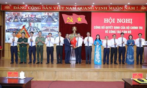 Ban Thường vụ Tỉnh ủy Thanh Hóa chúc mừng tân Bí thư Tỉnh ủy Lê Đức Thái