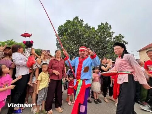 Lễ hội làng cổ Hùng Lô. (Ảnh: Mai Mai/Vietnam+)