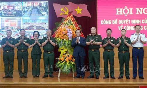 Lãnh đạo Bộ Quốc phòng chúc mừng Thượng tướng Lê Đức Thái, Ủy viên Trung ương Đảng, Bí thư Tỉnh ủy Thanh Hóa nhiệm kỳ 2025-2030. Ảnh: Việt Hoàng/TTXVN