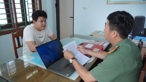 Đối tượng chủ mưu của chuyên án Trần Quang Trọng tại cơ quan điều tra. Ảnh: Công an tỉnh Quảng Trị.