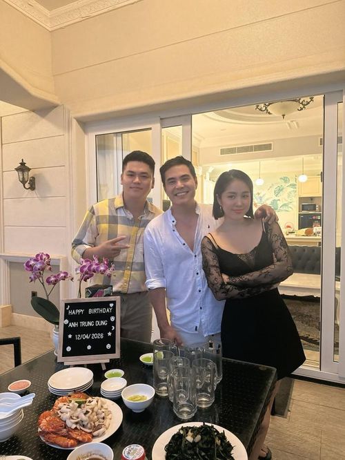 Lê Phương chia sẻ khoảnh khắc cùng chồng tham dự tiệc sinh nhật của Trung Dũng. Ảnh: FBNV