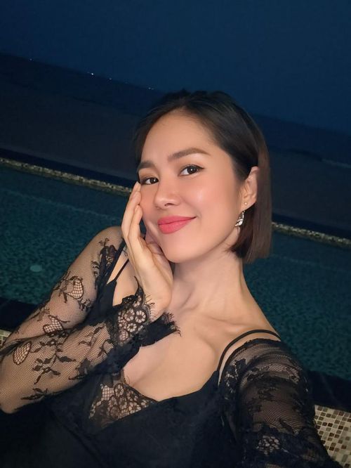 Lê Phương liên tục thu hút sự chú ý của khán giả khi góp mặt trong hai dự án phim là Bóng Ma Hạnh Phúc và Vì Mẹ Anh Phán Chia Tay.