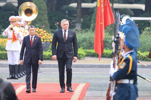 Thủ tướng Chính phủ Lê Minh Hưng chủ trì lễ đón chính thức Thủ tướng Cộng hòa Slovakia Robert Fico. Ảnh: VGP/Nhật Bắc