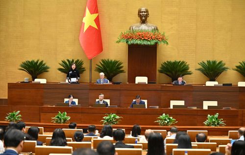 Quang cảnh phiên thảo luận tại hội trường về dự án Luật Thủ đô (sửa đổi)