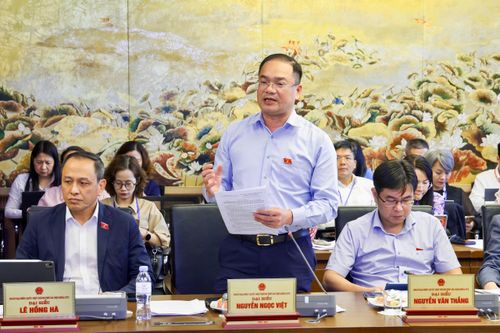 ĐBQH Nguyễn Ngọc Việt đánh giá quan điểm xuyên suốt của dự thảo là tăng cường trao quyền, đẩy mạnh phân cấp, phân quyền đi đôi với xác định rõ trách nhiệm tài chính, gắn với phương châm “Hà Nội quyết, Hà Nội làm, Hà Nội chịu trách nhiệm”