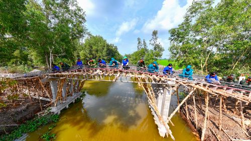 Một cây cầu được xây dựng dịp Tết Quân – Dân mừng Chol Chnam Thmay năm 2026. Ảnh: Phương Vũ
