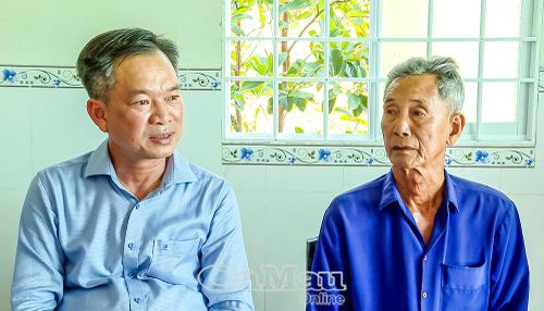 Phó Chủ tịch Ủy ban MTTQ Việt Nam tỉnh Cà Mau Nguyễn Văn Khởi chia sẻ, động viên ông Trần Văn Ghi (ông ngoại của nạn nhân N.V.B) và gia đình cố gắng vượt qua nỗi đau mất mát to lớn.