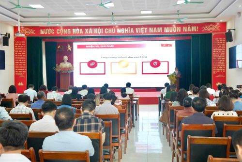Đảng ủy xã Thiên Lộc tổ chức hội nghị quán triệt Nghị quyết chuyên đề và các Chương trình hành động thực hiện một số Nghị quyết chiến lược của Bộ Chính trị. Ảnh Nam Lộc