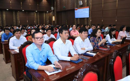 Các đại biểu tham dự hội nghị tại điểm cầu Thành ủy Hà Nội. Ảnh: Quang Thái