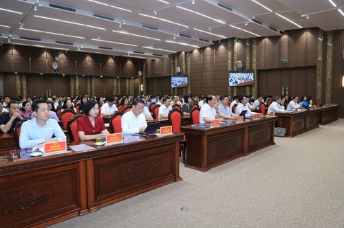 Quang cảnh hội nghị tại điểm cầu Thành ủy Hà Nội. Ảnh Quang Thái