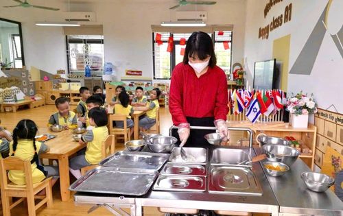 Hiện toàn xã có 19 cơ sở giáo dục tổ chức ăn bán trú. Ảnh: Phương Xuyến