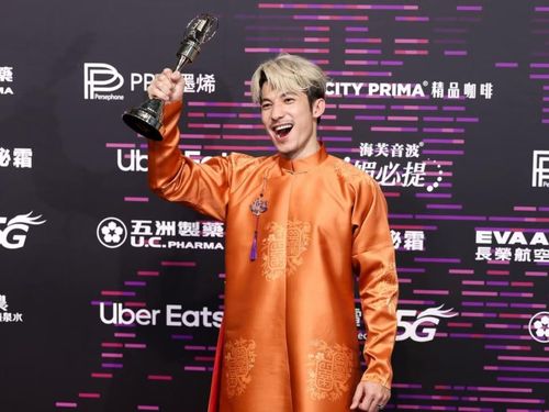 Liên Bỉnh Phát từng là Thị đế giải Kim Chung.