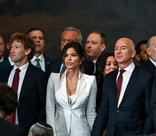 Vợ tỷ phú Jeff Bezos lên tiếng về lựa chọn trang phục trong lễ nhậm chức của Tổng thống Donald Trump. Ảnh: Just Jared.