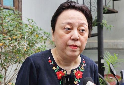 PGS.TS Phạm Khánh Phong Lan, Giám đốc Sở An toàn thực phẩm TP.HCM chia sẻ với báo chí về những vụ nghi ngộ độc gần đây. Ảnh: Nguyễn Thuận.