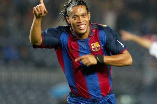  Ronaldinho thời còn khoác áo Barcelona trong sự nghiệp. 