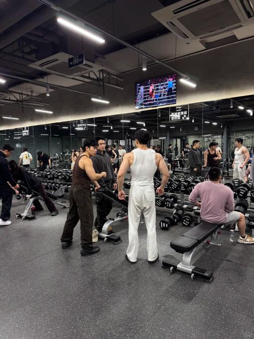  Gặp nhau ở phòng gym, lớp đạp xe hay chạy bộ đang trở thành lựa chọn phổ biến của Gen Z. Ảnh minh họa: Xiaohongshu.