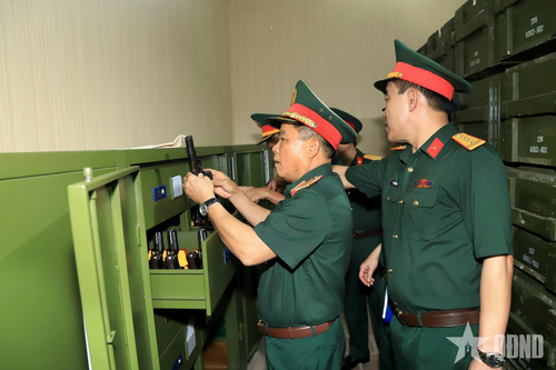  Trung tướng Trần Minh Đức kiểm tra các mặt công tác tại Kho Tổng hợp 80.