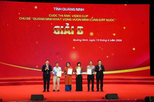  Trao giải cho các tác phẩm tham dự Cuộc thi ảnh, video clip "Quảng Ninh khát vọng vươn mình cùng đất nước 