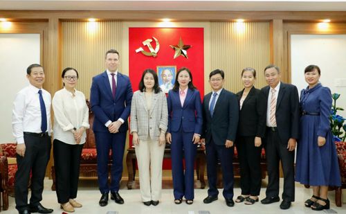 Đại diện đoàn công tác ILO và lãnh đạo Sở Nội vụ TPHCM dự buổi làm việc